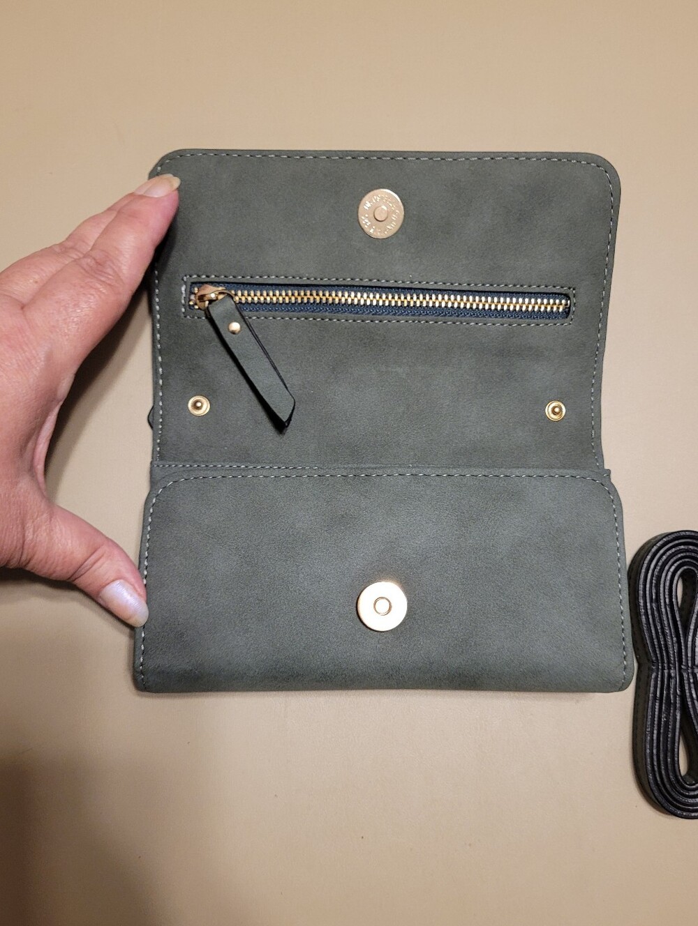 Stylish Braided Accent Gray/Green Wallet/crossbody.  Removeable Strap.  Cute! - Picture 4 of 9